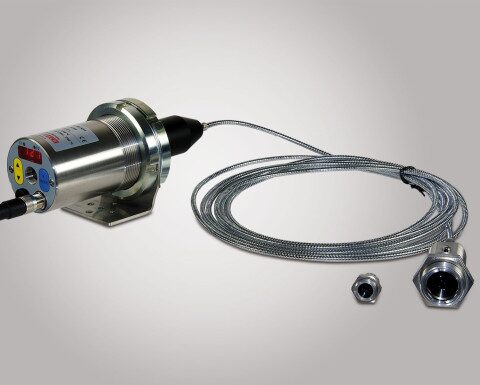 Pyromètre avec câble à fibre optique et tête de mesure