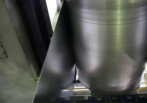 Spazio tra nastro metallico e rullo