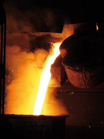 Gießstrahl am Gießautomat