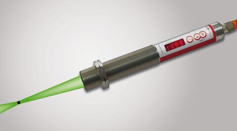 Compact two-colour pyrometer with LED pilot light for displaying the exact size, position and focal distance.