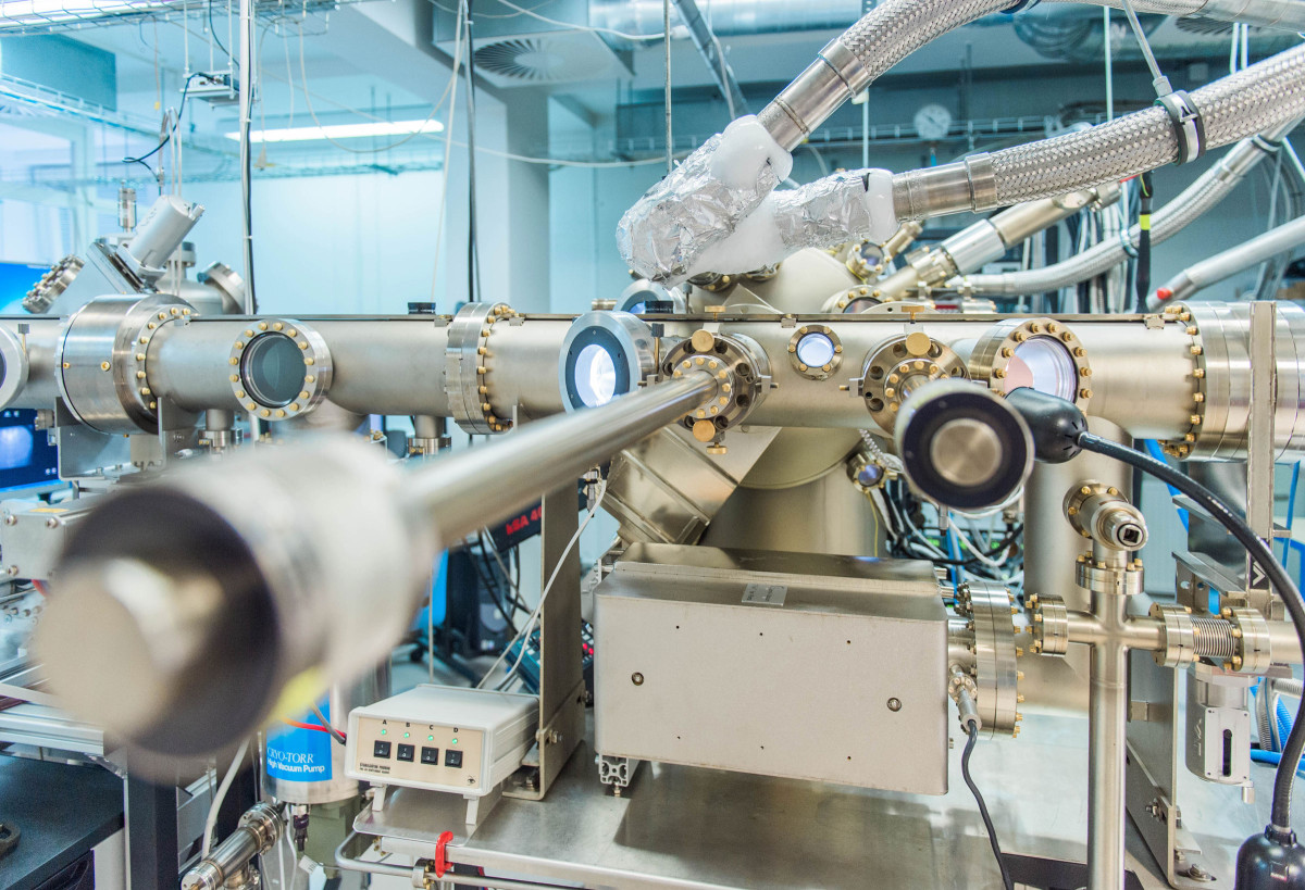 MBE (Molecular Beam Epitaxy)